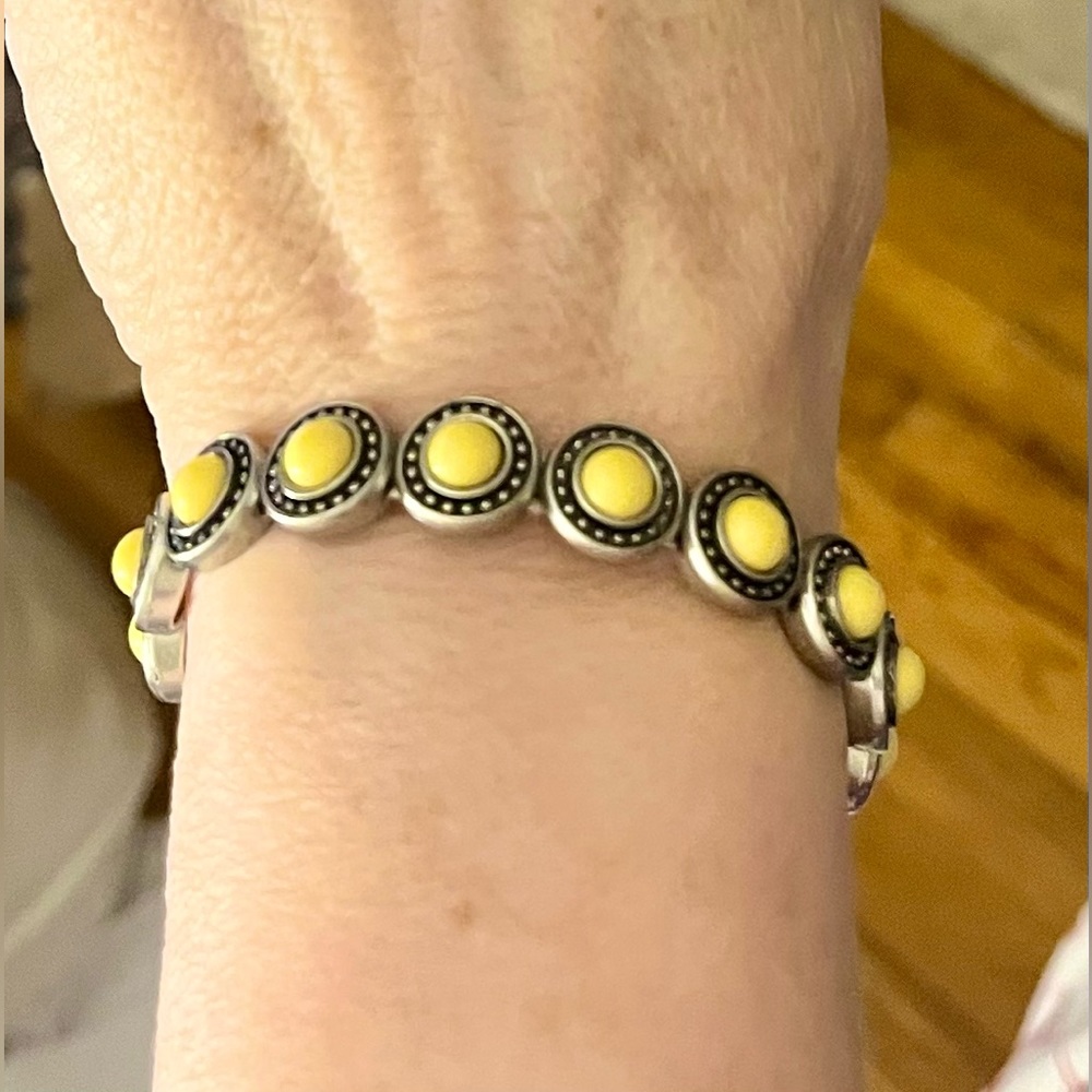 Yellow elastic paparazzi bracelet NIP jewelry